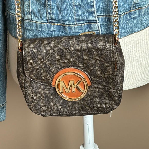 Michael Kors small crossbody signature bag in brown with gold tone hardware EUC - Picture 2 of 12